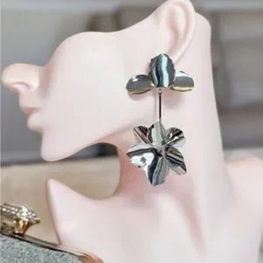 Trendy Metallic Floral Drop Earrings